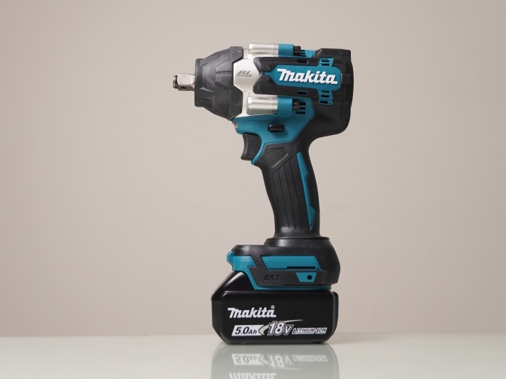 Máy siết bu lông dùng pin 18V Makita DTW700RT1J