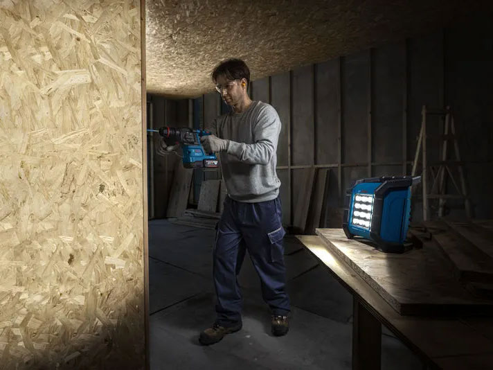 Bosch GLI18V-1500 có 2 mức độ sáng Bosch GLI18V-1500