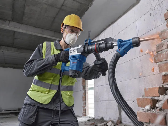 Máy đục bê tông Bosch dễ dàng kiểm soát đường đục nhờ tay cầm phụ Máy đục bê tông Bosch