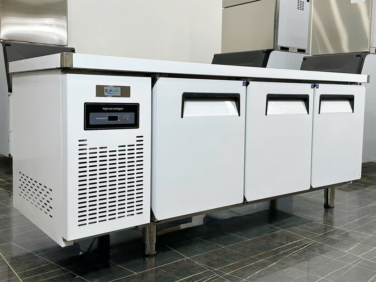 Bàn mát Kmax có cánh cửa khít giữ nhiệt tốt Bàn mát Kmax