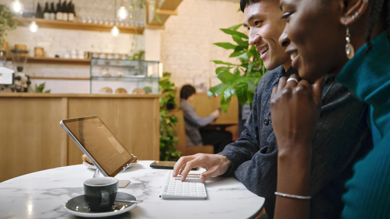 Bàn phím Bluetooth Logitech Keys-To-Go 2