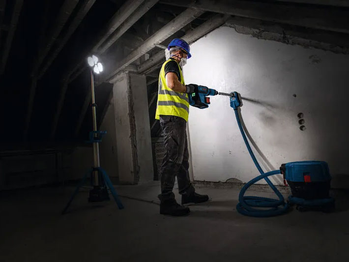 Đèn làm việc dùng pin Bosch 