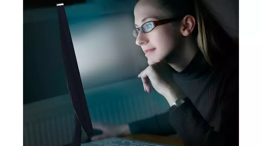 Công nghệ SoftBlue – Giảm ánh sáng xanh hiệu quả Màn hình máy tính Philips