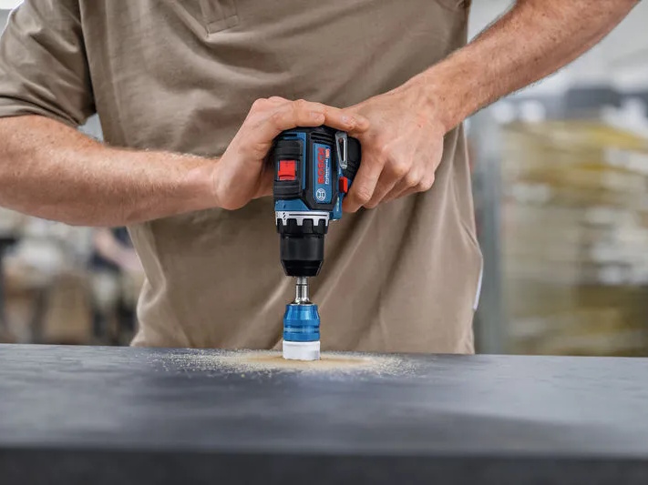 Máy khoan dùng pin 