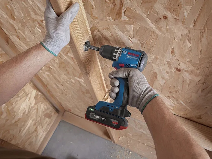 Máy khoan bắt vít dùng pin 