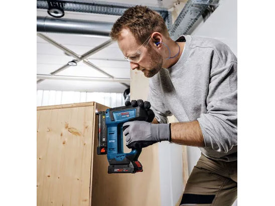 Máy bắn đinh Bosch  