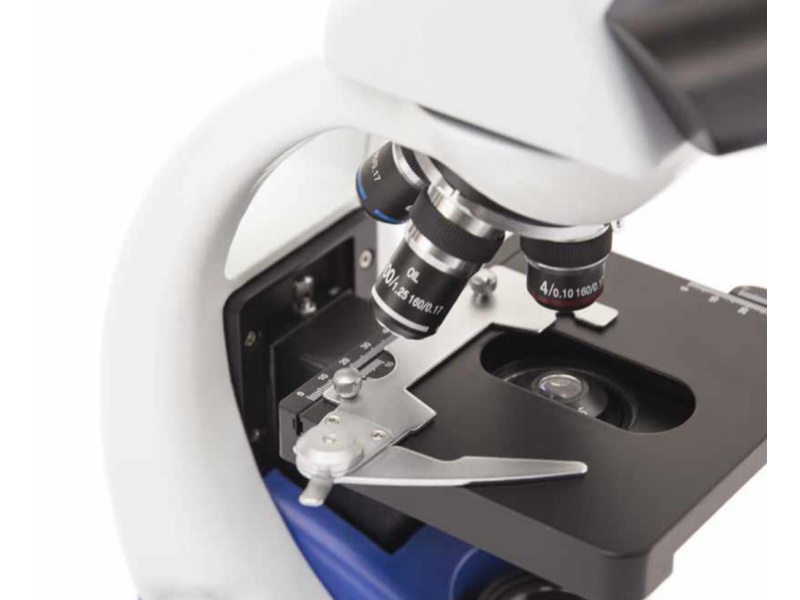 Optika B-293 có 3 mắt Optika B-293