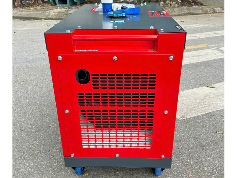 Máy phát điện chạy dầu Hakuda 