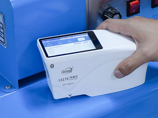 LS176 có nguồn sáng Led LS176