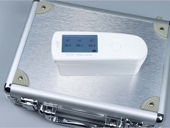 LS197 chỉ nặng 300g, dễ mang theo LS197