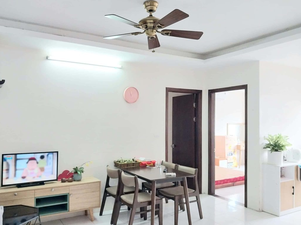 Hunter Seville II 24034 có 5 cánh gỗ Hunter Seville II 24034