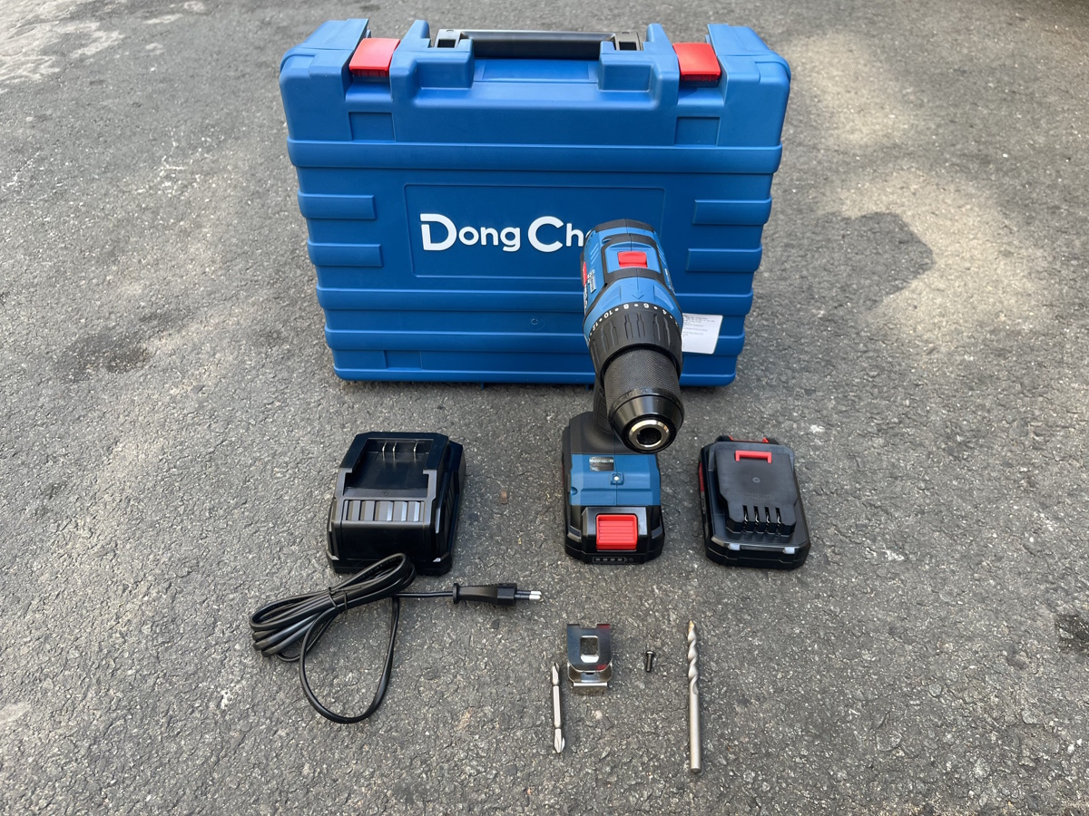 Máy khoan dùng pin  