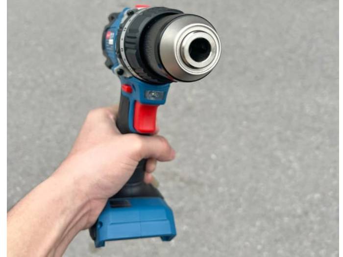 Máy khoan vặn vít dùng pin 