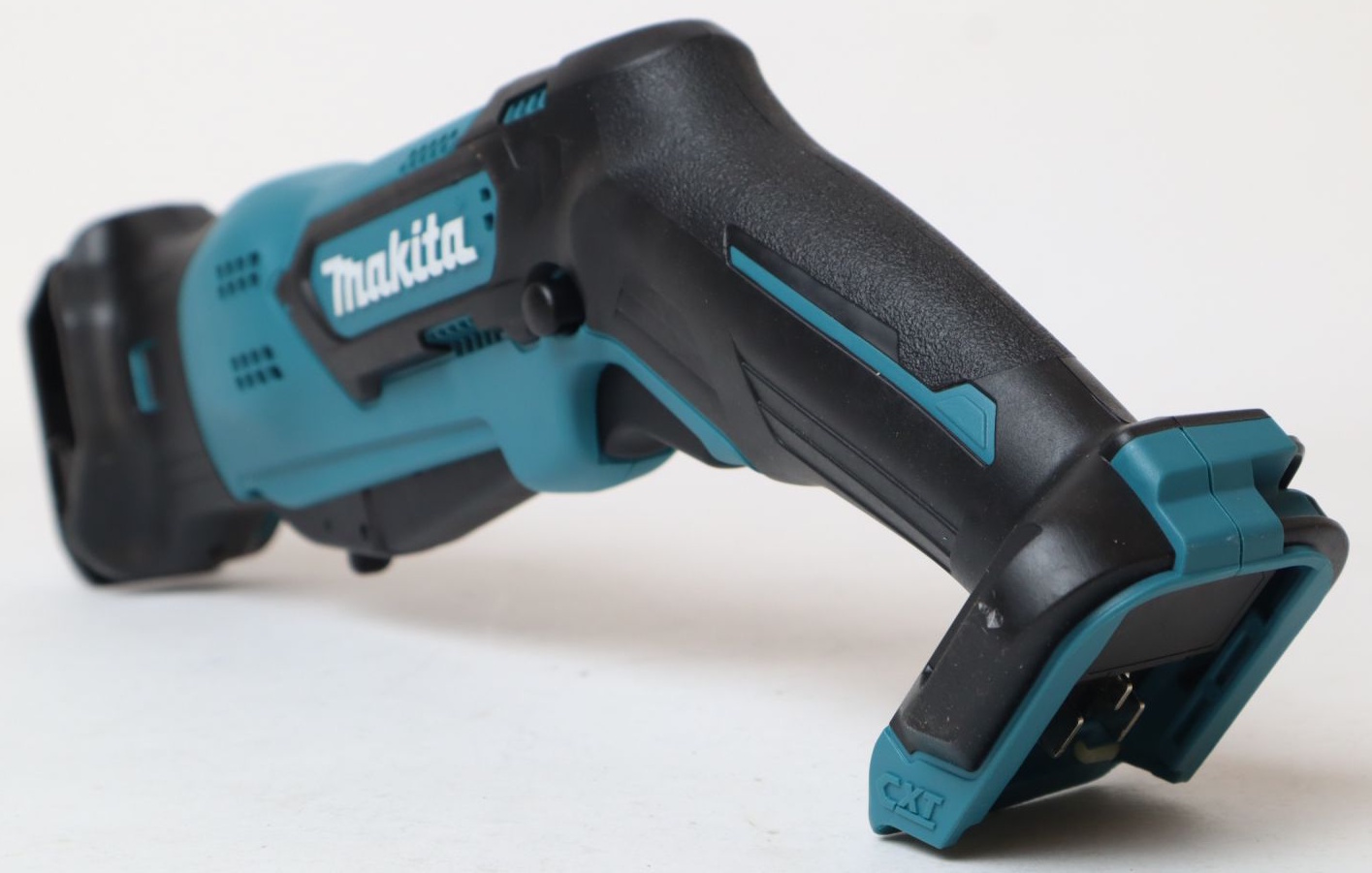 Máy cưa kiếm dùng pin  