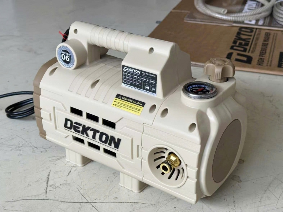 Máy xịt rửa áp lực Dekton DK-CWR2200VTG