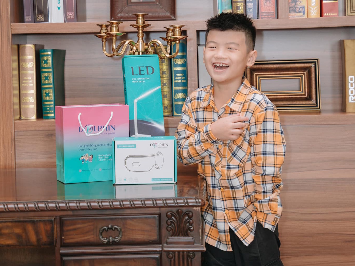 Máy massage mắt phù hợp với trẻ từ 3 - 18 tuổi Máy massage mắt dùng pin