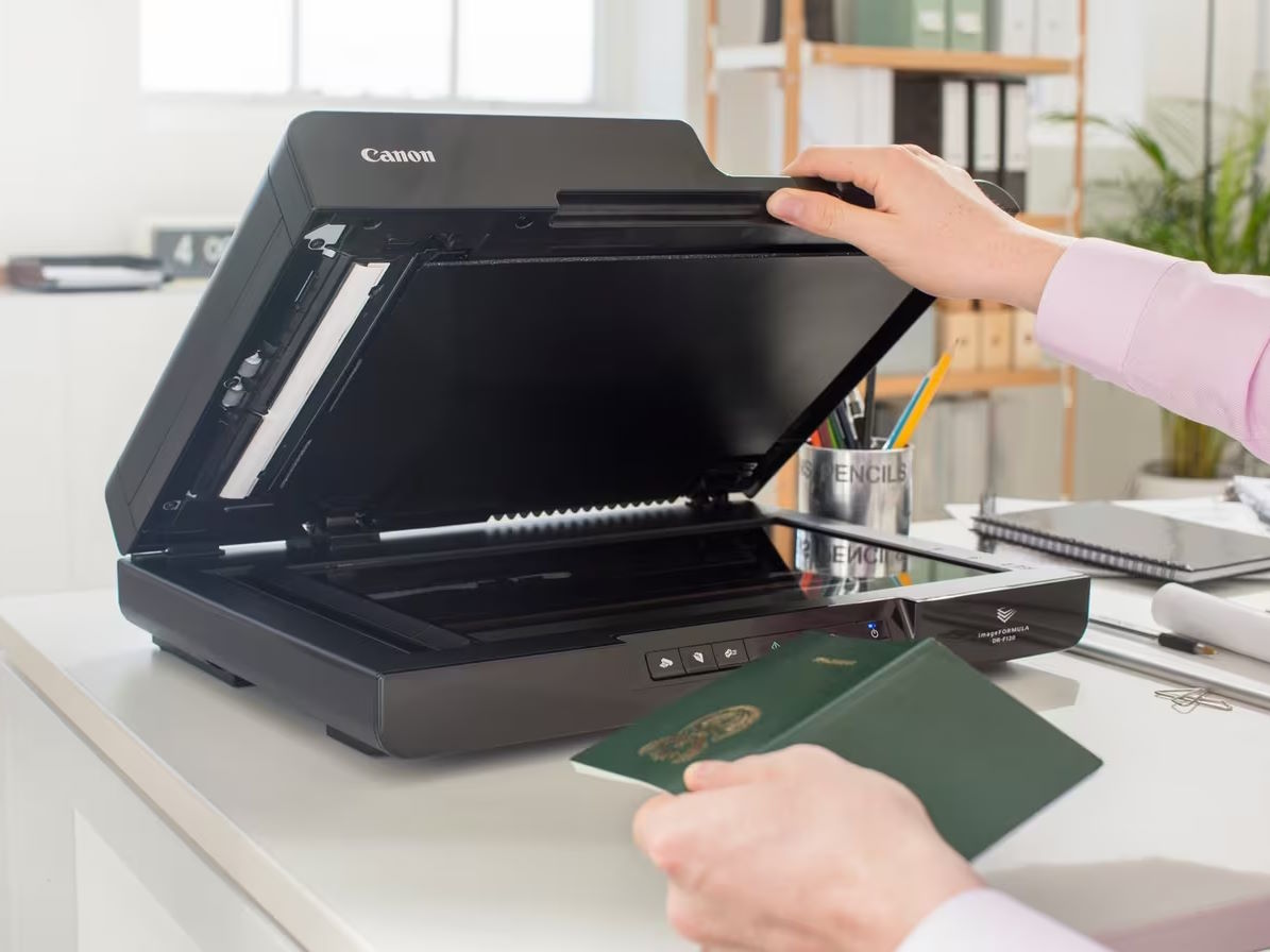 Quét hai chiều linh hoạt với ADF và Flatbed Máy Scan Canon DR-F120