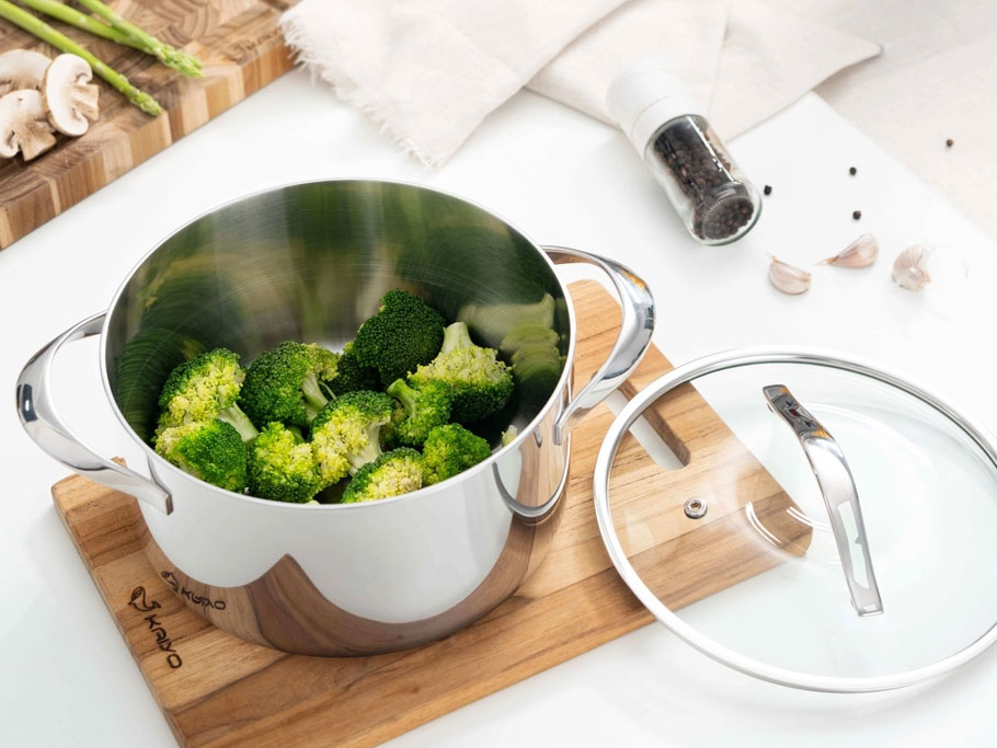 Nồi inox sở hữu màu bạc sang trọng Nồi inox thân đáy liền