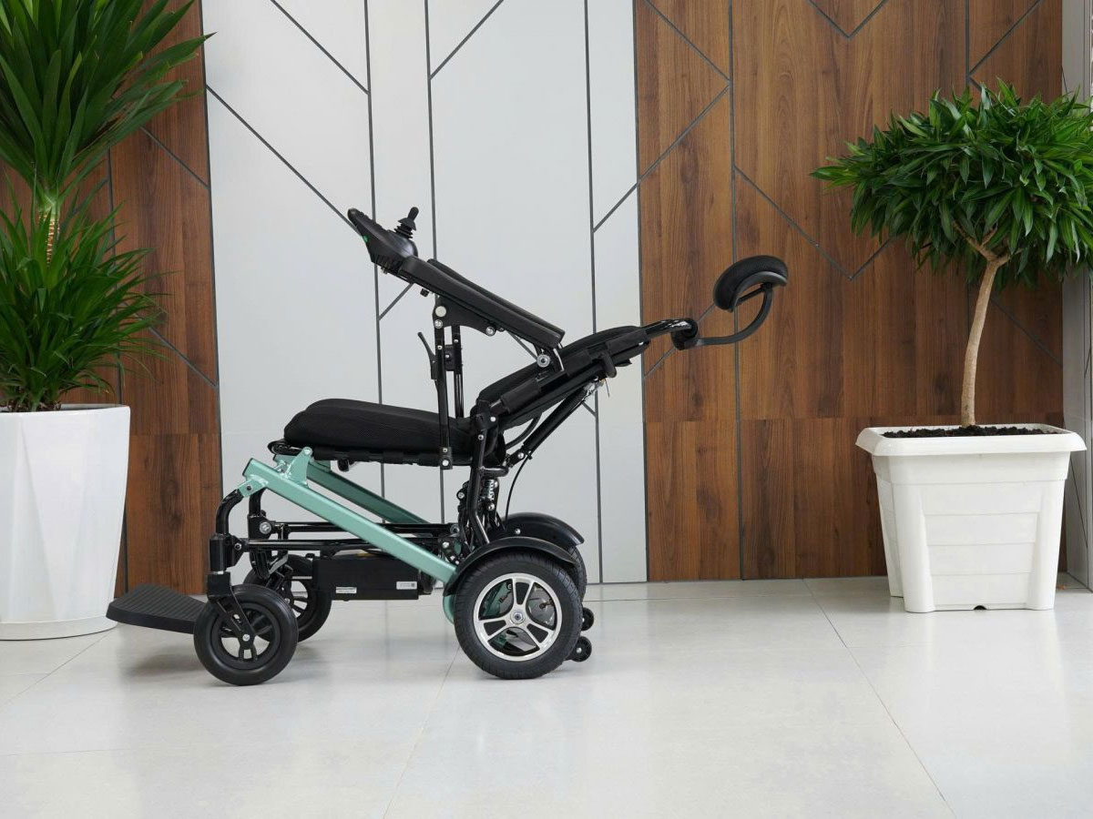 Xe lăn điện cao cấp Lucass XE-602S