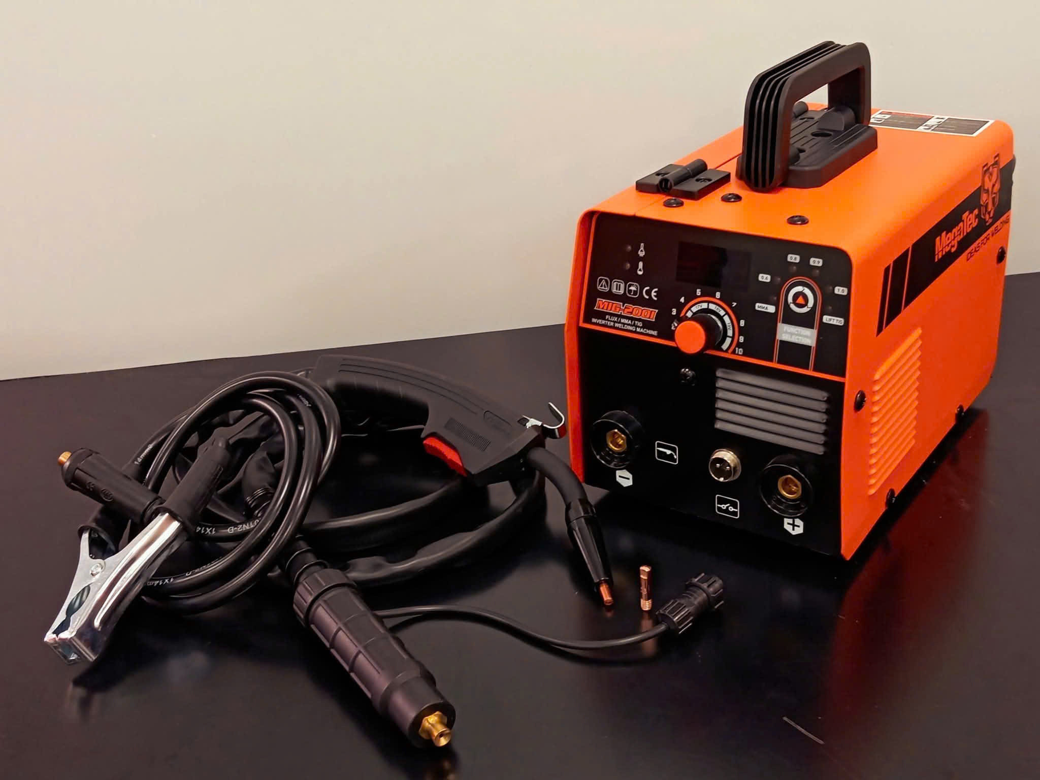 Megatec MIG-200I