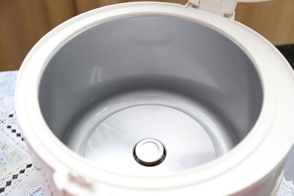 Sharp KS-N192ETV hoạt động với công suất là 700W kết hợp công nghệ nấu 2D với 2 mâm nhiệt giúp nấu cơm nhanh chín Sharp KS-N192ETV hoạt động với công suất là 700W kết hợp công nghệ nấu 2D với 2 mâm nhiệt giúp nấu cơm nhanh chín