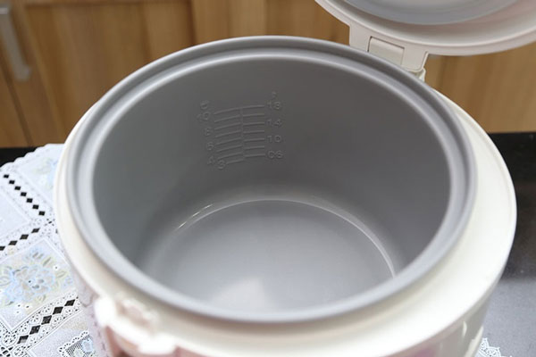 Lòng nồi cơm điện Sharp KS-N192ETV được phủ chống dính Lòng nồi cơm điện Sharp KS-N192ETV được phủ chống dính