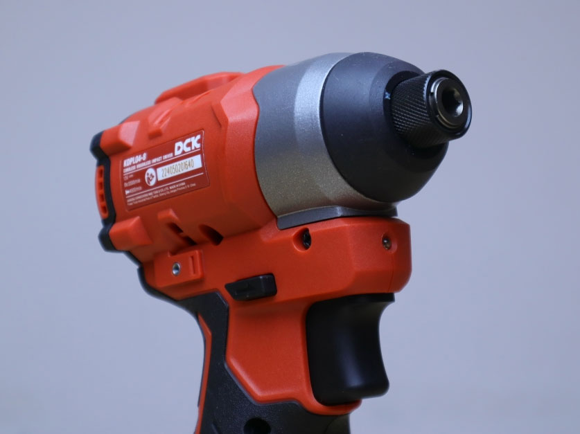 Máy vặn vít dùng pin  