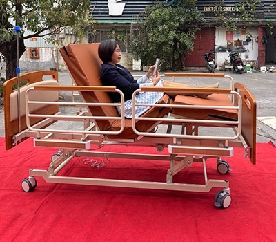 Lucass GB-3EW có khung thép, cuối giường và đầu giường bằng gỗ Lucass GB-3EW