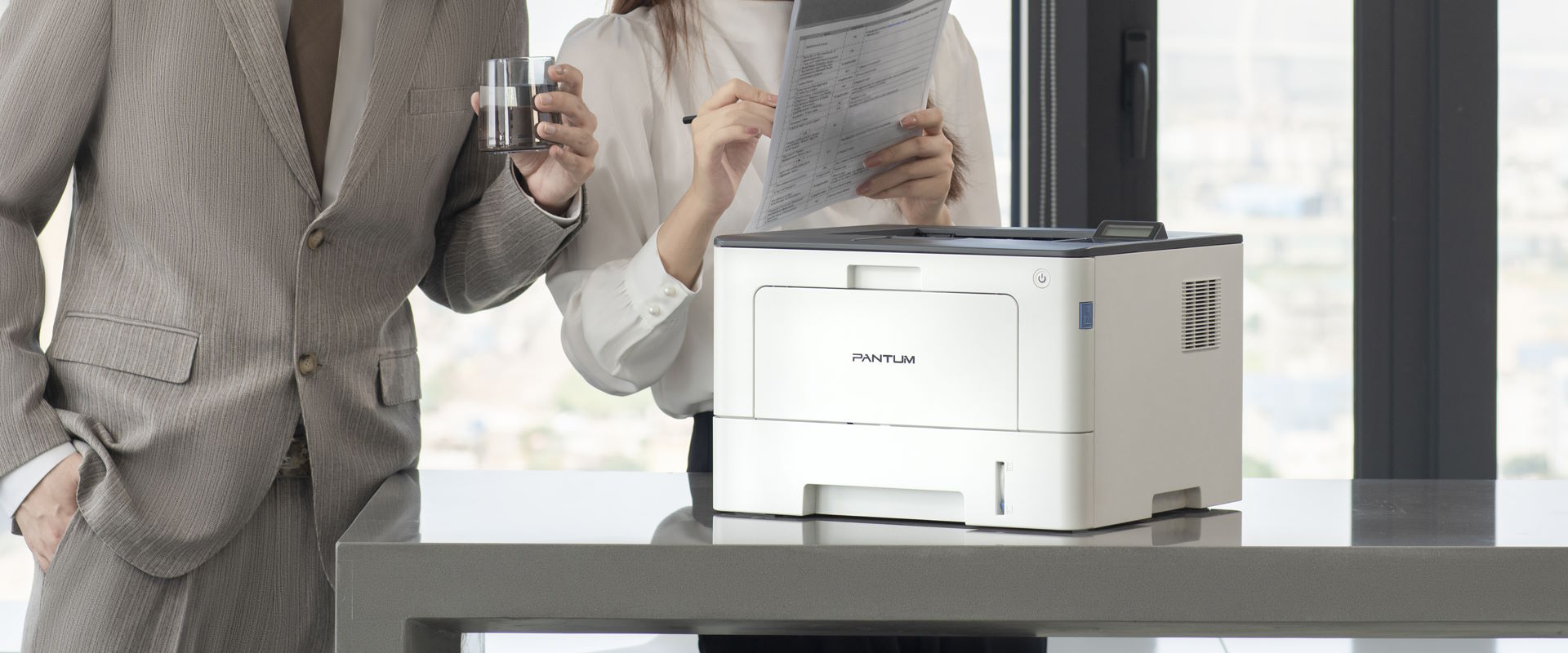 Thiết kế nhỏ gọn, hiện đại và tối ưu không gian Máy in laser đen trắng Pantum BP5100DW
