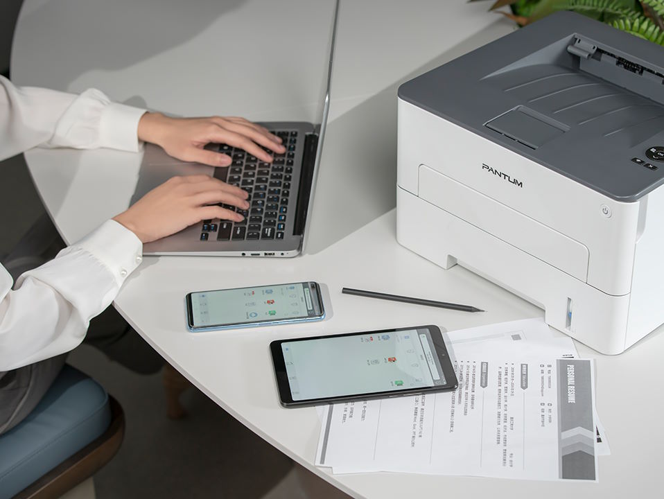 Khay giấy 250 trang, hỗ trợ nhiều loại và kích thước giấy Pantum P3300DW