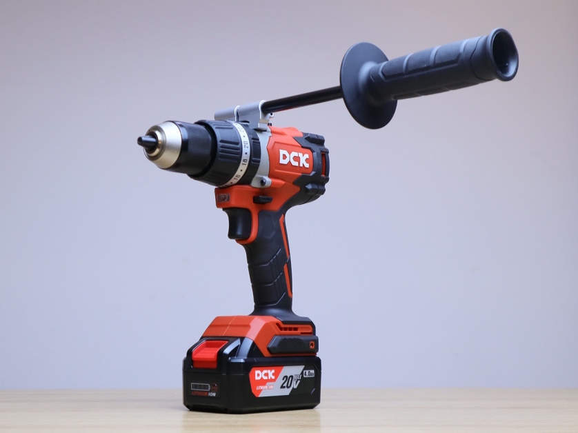 Máy khoan động lực dùng pin  