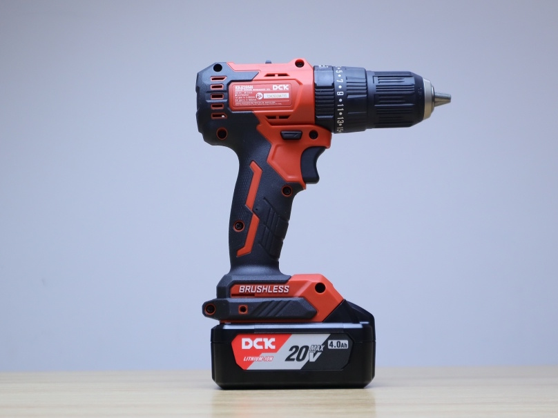 Máy khoan động lực dùng pin  