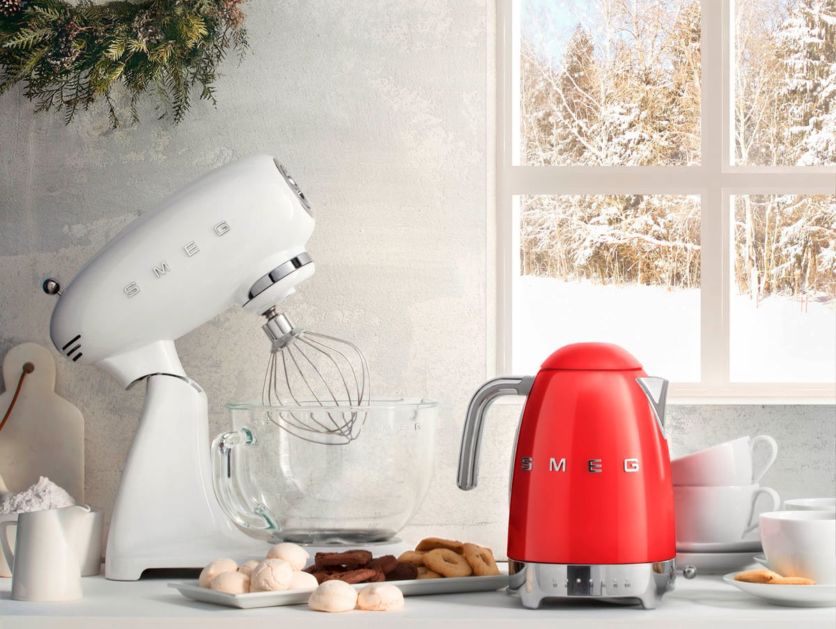 Tùy chỉnh 7 mức nhiệt độ từ 50°C đến 100°C Ấm SMEG KLF04