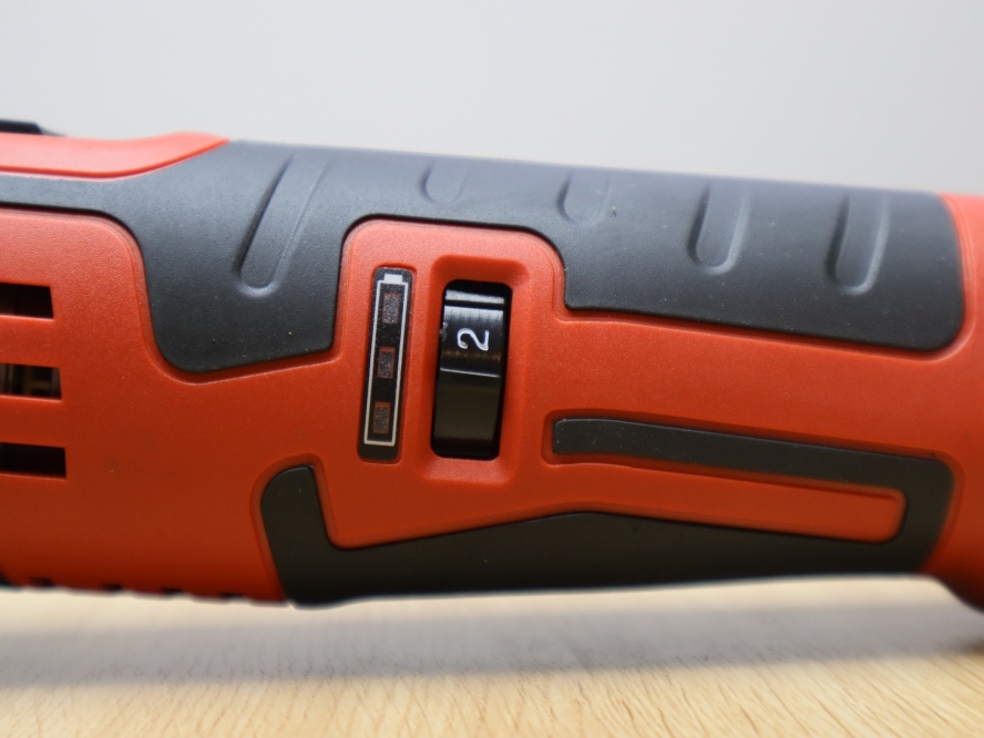 Máy cắt đa năng dùng pin  