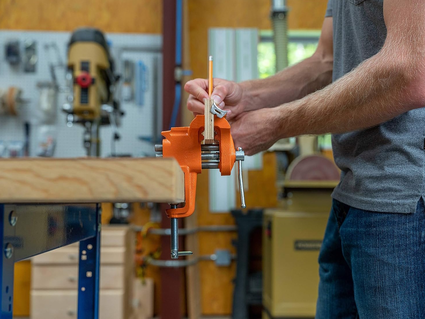 Ê tô Jorgensen dễ kẹp vào bàn Ê tô Jorgensen