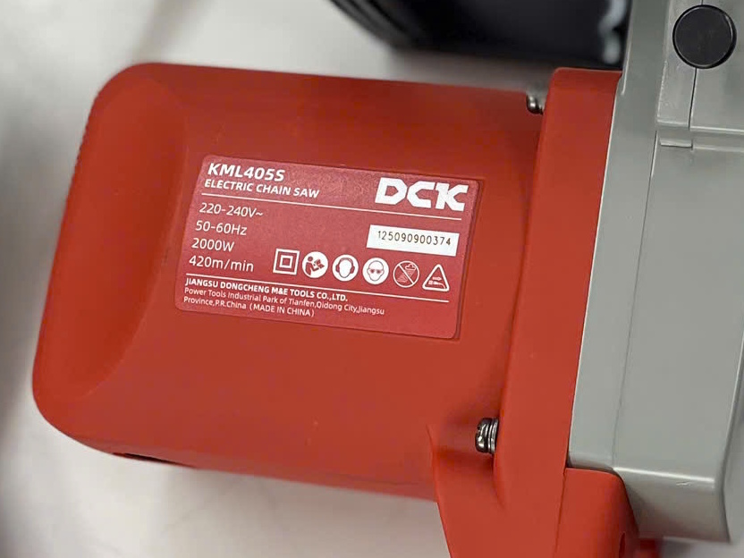 Thông số của máy cưa xích Máy cưa xích chạy điện