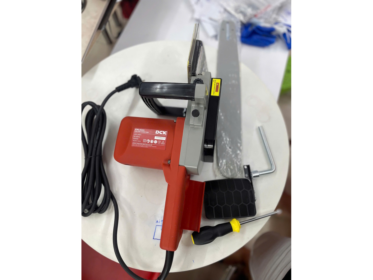 Máy cưa xích đạt tốc độ xích tới 420 m/phút Máy cưa xích