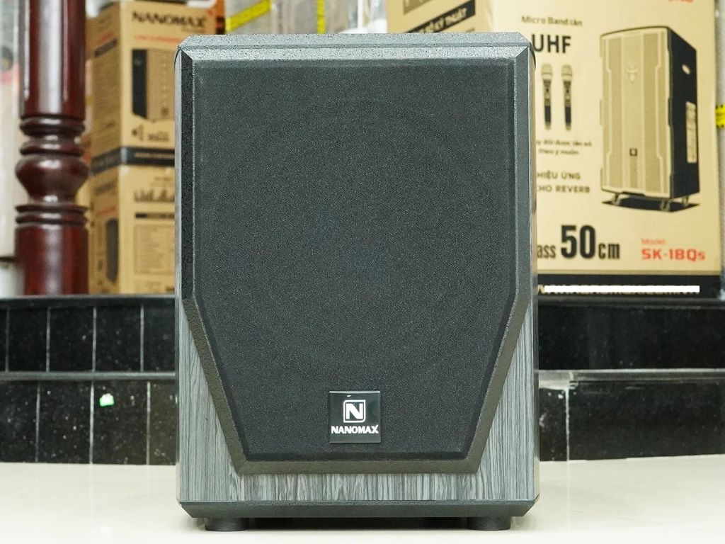 Thiết kế nhỏ gọn, sang trọng và tinh tế Loa Sub điện Nanomax P-170