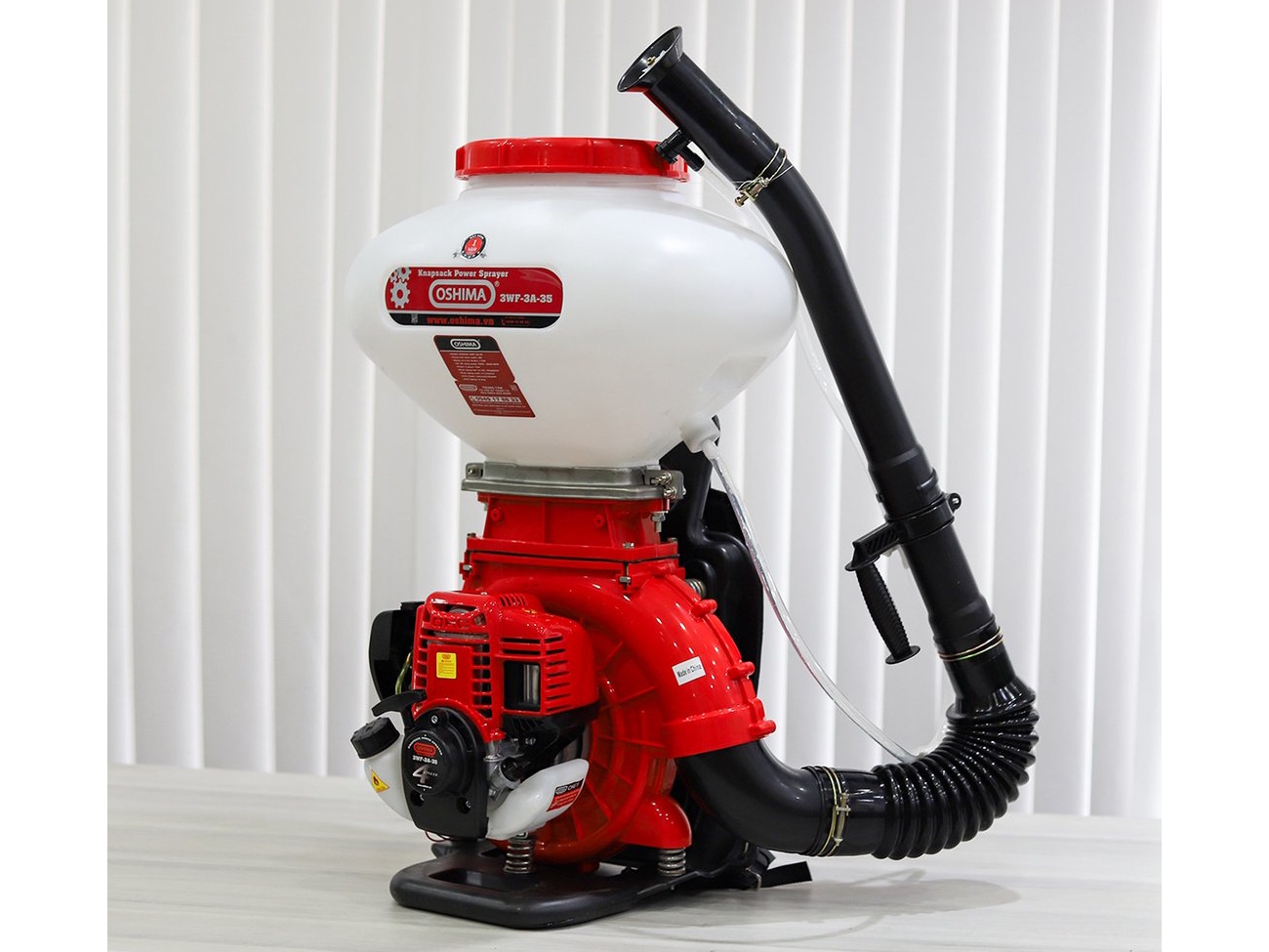 Máy phun thuốc trừ sâu 