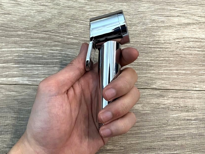 Vòi xịt vệ sinh có kiểu dáng nhỏ gọn Vòi xịt vệ sinh