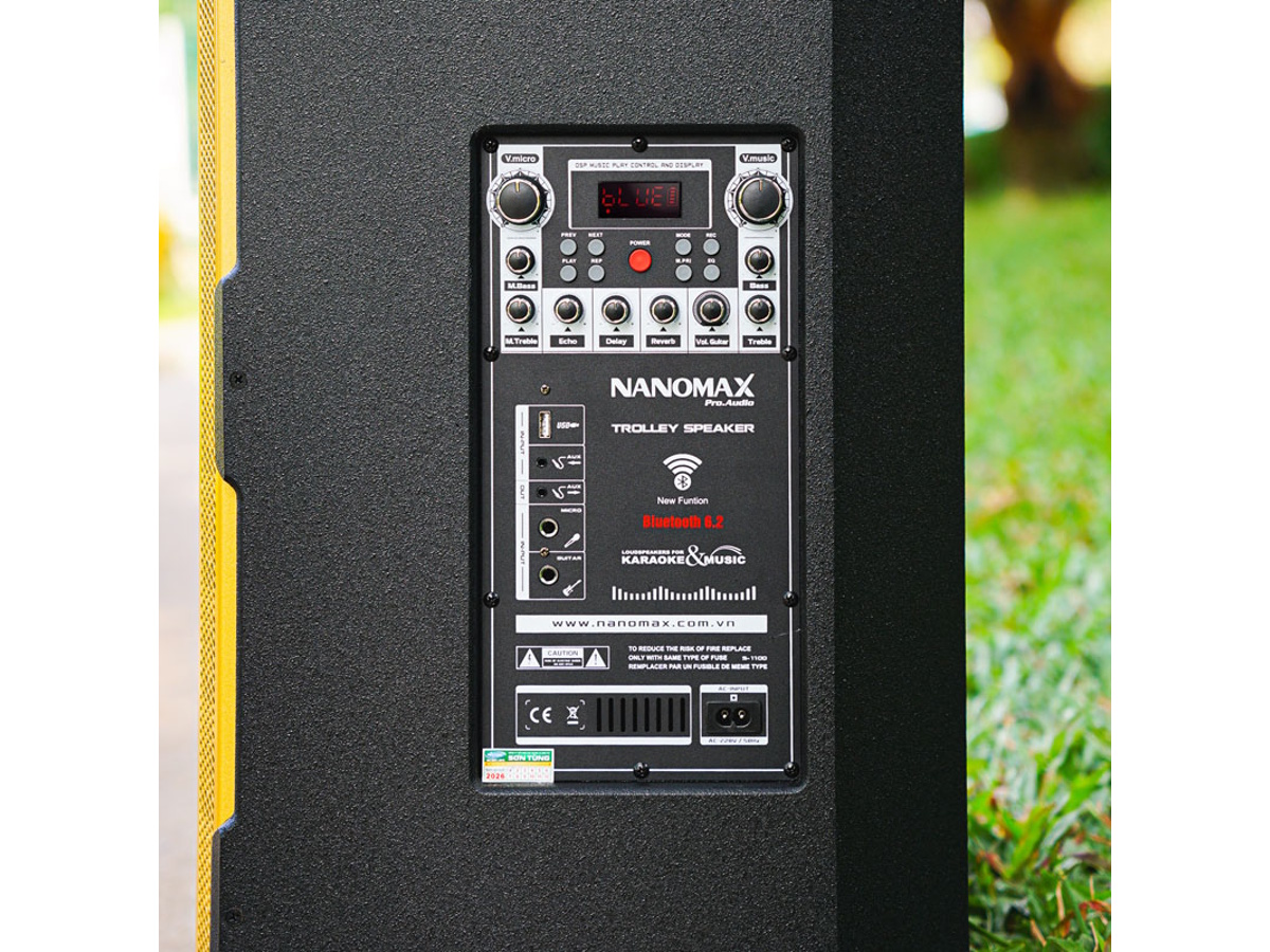 Nanomax SK-12F8 có cổng cắm micro có dây Nanomax SK-12F8