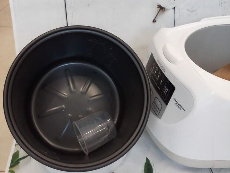 Nồi cơm điện tử Hitachi RZ-ZH18Y