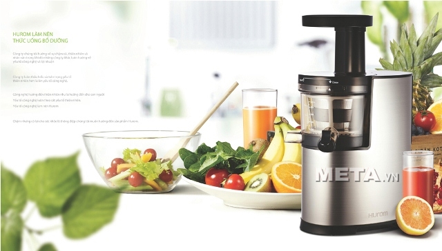 Máy ép trái cây Hurom HF-SBE06 sử dụng công nghệ vắt lấy nước thay thế cho lưỡi dao cắt thông thường giúp nước ép đậm đặc hơn Máy ép trái cây Hurom HF-SBE06 sử dụng công nghệ vắt lấy nước thay thế cho lưỡi dao cắt thông thường giúp nước ép đậm đặc hơn