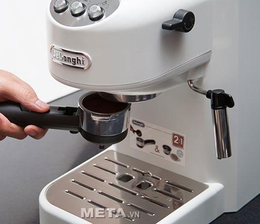 Máy pha cà phê Delonghi EC250.W có chức năng chống nhỏ giọt.