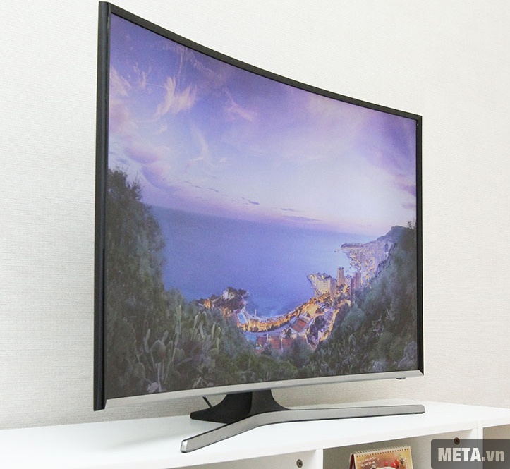 Tivi màn hình cong Samsung 48 inch Full HD UA48J6300 với thiết kế sang trọng, hiện đại.