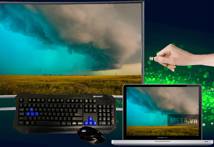 Tivi màn hình cong Samsung 55 inch Full HD UA55J6300 có cổng kết nối USB.