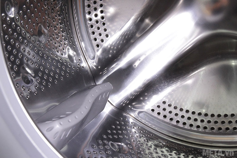 Máy giặt Panasonic NA108VK5WVT có lồng giặt được làm bằng thép không rỉ