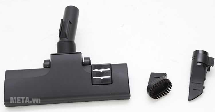 Panasonic CL431AN46 có tới 3 đầu hút sàn giúp làm sạch mọi bụi bẩn.