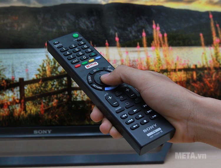 Điều khiển thông minh của tivi LED Sony cho phép bạn xem bất cứ thứ gì một cách dễ dàng.
