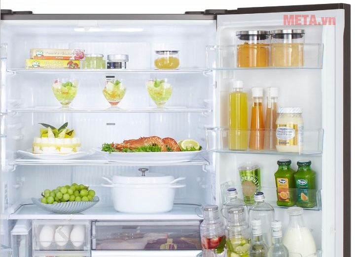 Tủ lạnh side by side Panasonic NR-F610GT-X2 với thiết kế khay kệ linh hoạt.